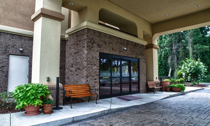 Pine Forest Hotel | Top-Rated Hampton Inn Spring Lake Fayetteville with Pool