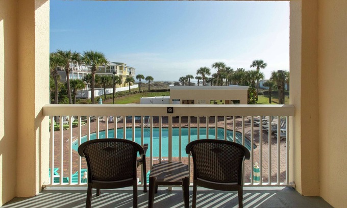 St. Augustine Beach Hotel | Inviting Hampton Inn St. Augustine Beach with Pool & Spa
