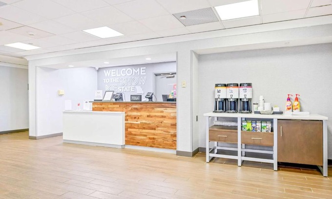 Maryland Heights Hotel | Pet-Friendly Retreat at Hampton Inn St. Louis - Westport