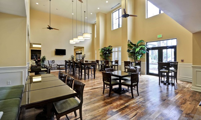 North Charleston Hotel | Explore Hampton Inn & Suites North Charleston - Top-Rated Stay
