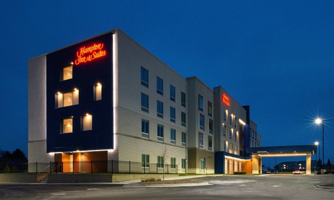 Adrian Hotel | Top-Rated Hampton Inn & Suites Adrian with Pool and Breakfast