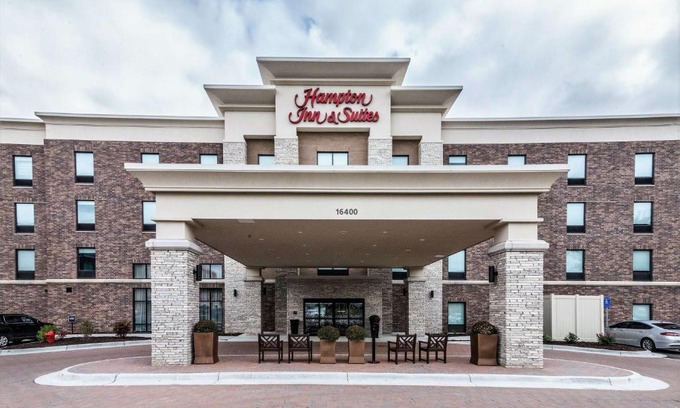 Allen Park Hotel | Inviting Hampton Inn & Suites in Allen Park with Pool Access