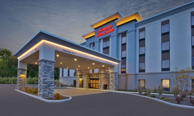 Alliance Hotel | Premier Stay at Hampton Inn & Suites Alliance with Pool