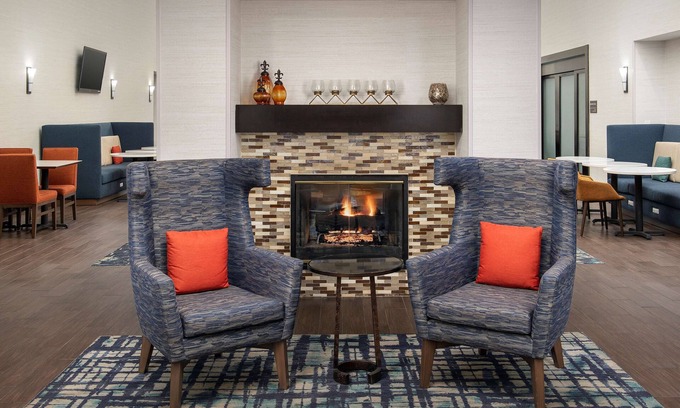 Alpharetta Hotel | Pet-Friendly Getaway at Hampton Inn & Suites Alpharetta