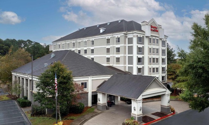 Alpharetta Hotel | Pet-Friendly Stay at Hampton Inn & Suites Alpharetta-Windward