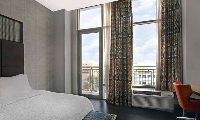 Museum District Hotel | Discover Hampton Inn & Suites Austin Near University & Capitol
