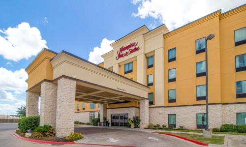 Bastrop Hotel | Comfortable Stay at Hampton Inn & Suites Bastrop with Pool
