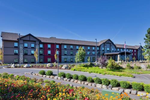 Southern Crossing Hotel | Family-Friendly Hampton Inn & Suites Bend with Pool Access