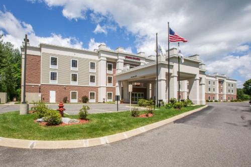 Lenox Hotel | Discover Hampton Inn & Suites Berkshires-Lenox Hotel