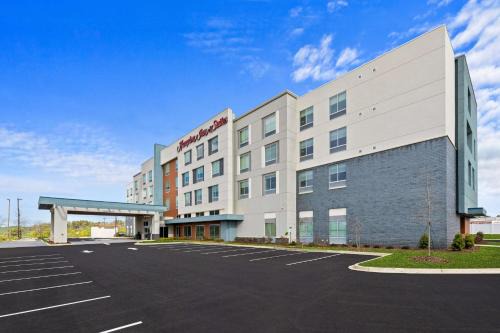 Bessemer Hotel | Discover Hampton Inn & Suites Bessemer with Pool Access
