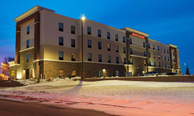 Bismarck Hotel | Relax at Hampton Inn & Suites Bismarck Northwest