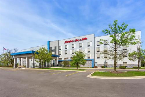 Bolingbrook Hotel | Family-Friendly Stay at Hampton Inn & Suites Bolingbrook