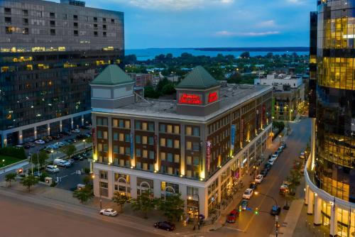Downtown Buffalo Hotel | Explore Hampton Inn & Suites Buffalo/Downtown Amenities