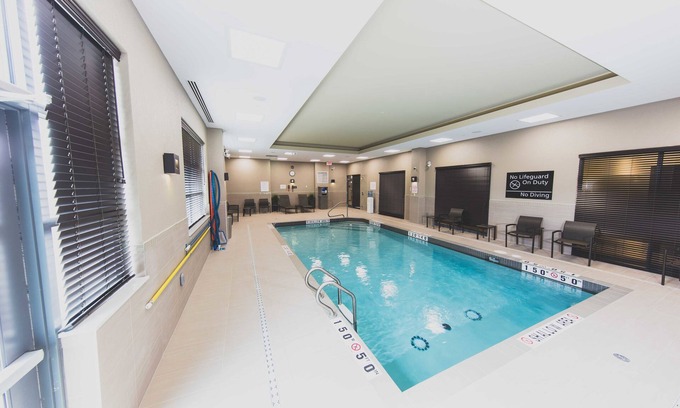 Bolton Hotel | Enjoy Comfort at Hampton Inn & Suites by Hilton Bolton