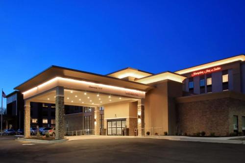 Aberdeen Hotel | Pet Friendly Getaway at Hampton Inn & Suites Baltimore