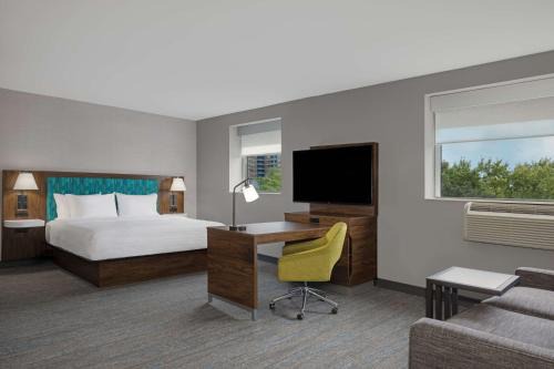Church and Wellesley Hotel | Discover Hampton Inn & Suites Toronto: Pet-Friendly Retreat