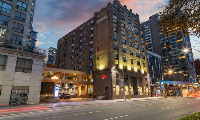 Church and Wellesley Hotel | Guest Rated 9/10: Hampton Inn & Suites Toronto Downtown