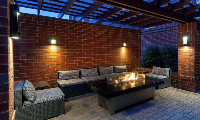 Charlottesville Hotel | Discover Hampton Inn & Suites in Charlottesville