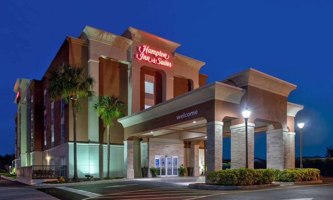Caloosahatchee Hotel | Discover Hampton Inn & Suites: Pet-Friendly in Cape Coral