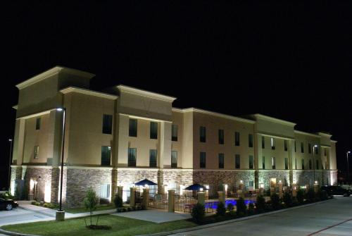 Center Hotel | Discover Hampton Inn & Suites Center with Pet-Friendly Amenities