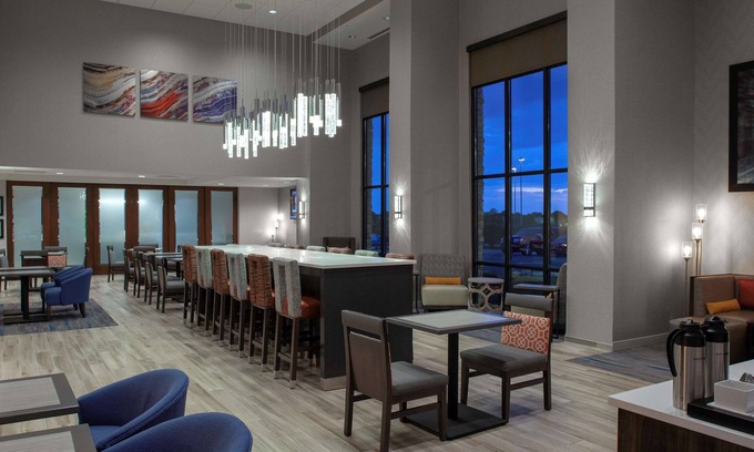 Burr Ridge Hotel | Eco-Friendly Retreat at Hampton Inn & Suites Chicago-Burr Ridge