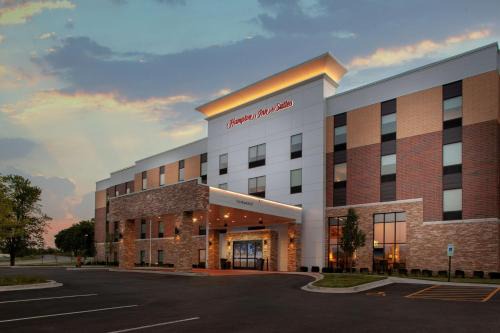 Burr Ridge Hotel | Pet Friendly Retreat at Hampton Inn & Suites Chicago-Burr Ridge