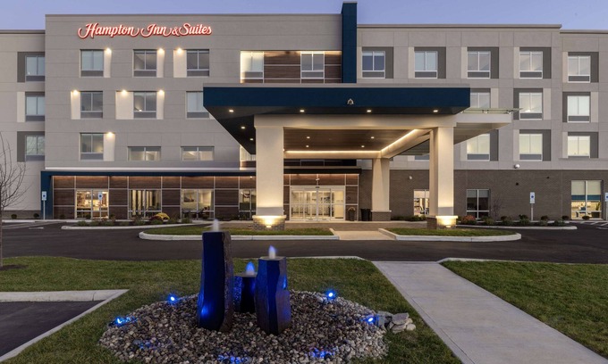 Dent Hotel | Pet-Friendly Retreat at Hampton Inn & Suites Cincinnati West