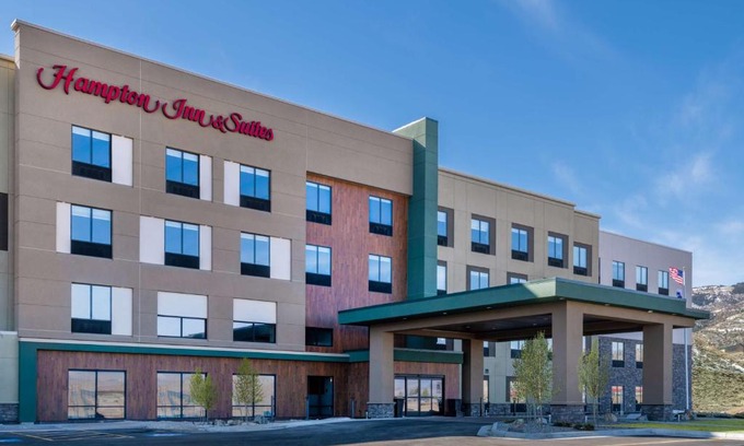 Cody Hotel | Pet-Friendly Escape at Hampton Inn & Suites Cody, WY