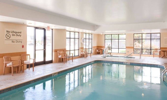 Columbia Hotel | Explore Hampton Inn & Suites Columbia: Top Amenities Await