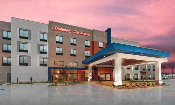 Conway Hotel | Pet-Friendly Retreat at Hampton Inn & Suites Conway