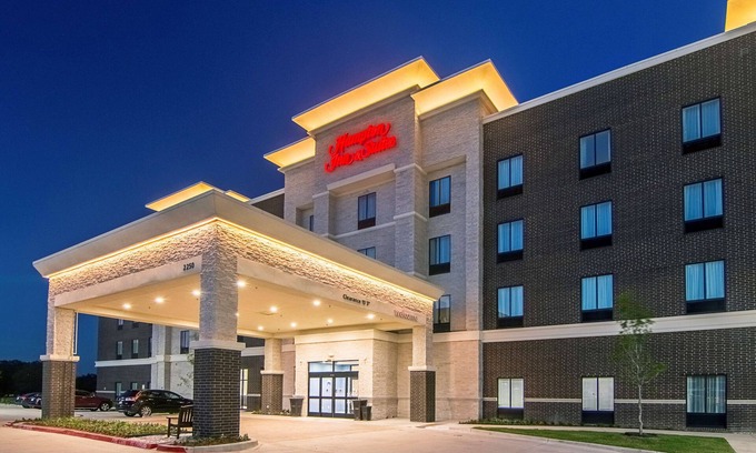 Richardson Hotel | Discover Hampton Inn & Suites Dallas/Richardson: Family-Friendly Retreat