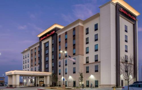 The Colony Hotel | Pet-Friendly Luxury at Hampton Inn & Suites Dallas-The Colony