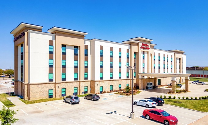 Plano Hotel | Comfortable Stays at Hampton Inn & Suites Dallas/Plano Central