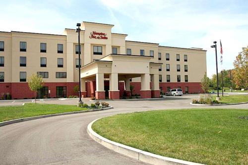 Englewood Hotel | Convenient Hampton Inn & Suites Dayton-Airport with Pool