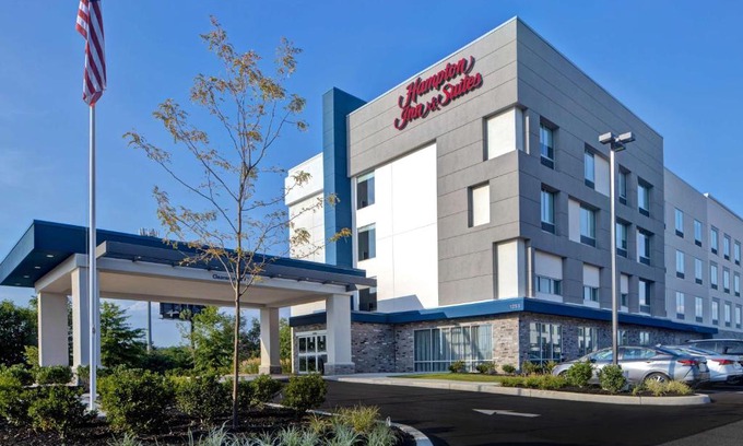 Deptford Hotel | Pet-Friendly Stay at Hampton Inn & Suites Deptford, NJ