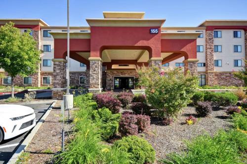 Folsom Hotel | Discover Hampton Inn & Suites Folsom: Pet-Friendly Retreat