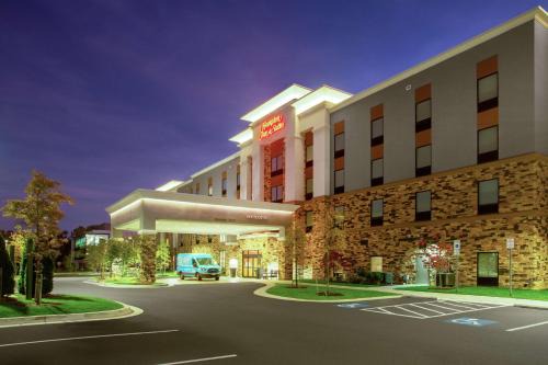 Glenarden Hotel | Pet-Friendly Retreat at Hampton Inn & Suites Glenarden