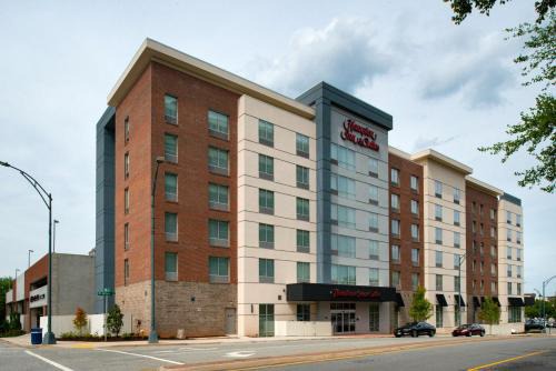 Downtown Greensboro Hotel | Pet-Friendly Hampton Inn & Suites Greensboro Downtown
