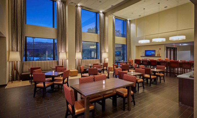 Hood River Hotel | Unwind at Hampton Inn & Suites Hood River - Rated 9.4/10!