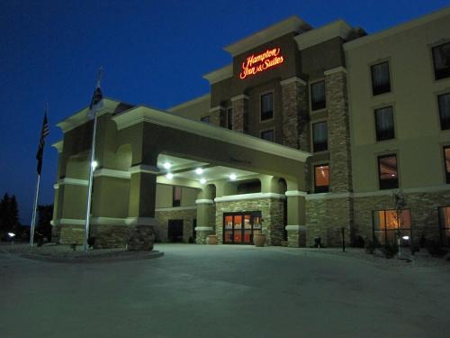 Jamestown Hotel | Pet-Friendly Hampton Inn & Suites Jamestown with Pool Access