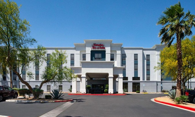 Paradise Hotel | Comfortable Stay at Hampton Inn & Suites Las Vegas Airport