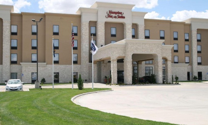 Liberal Hotel | Comfortable Hampton Inn & Suites Liberal with Pool Access