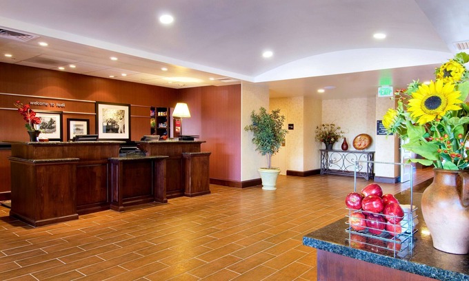 Lodi Hotel | Discover Hampton Inn & Suites Lodi: Poolside Comfort Awaiting