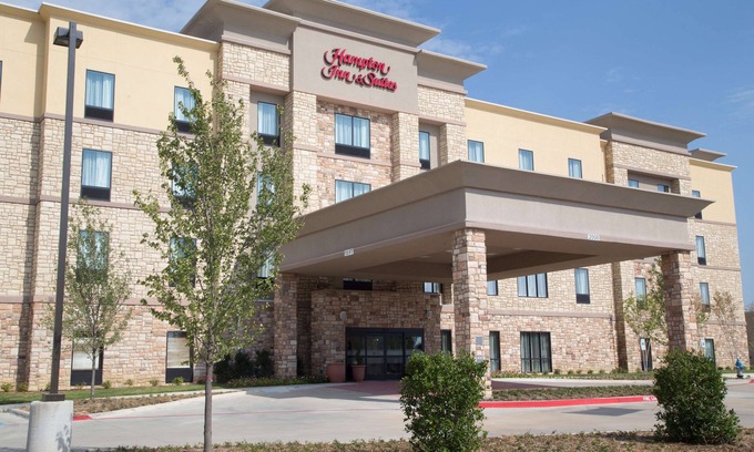 McKinney Hotel | Discover Hampton Inn & Suites McKinney with Pool Access