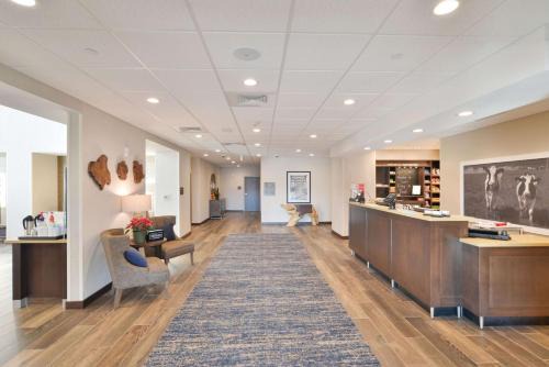 Menomonie Hotel | Inviting Hampton Inn & Suites Menomonie-UW Stout Stay