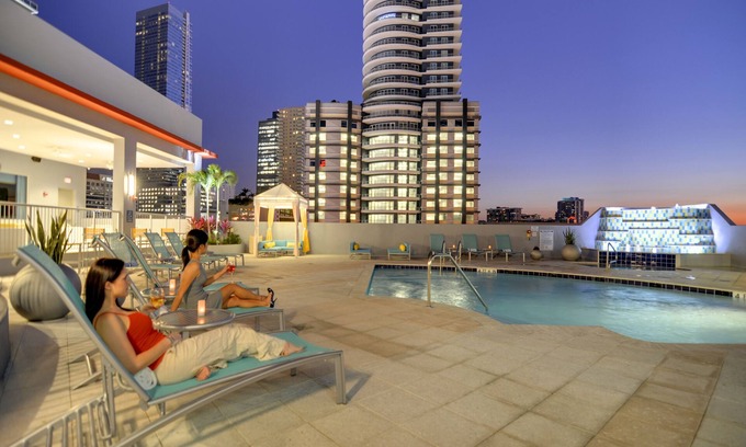 Brickell Hotel | Elegant Hampton Inn & Suites Miami/Brickell-Downtown Getaway