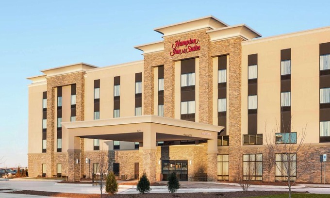 Minooka Hotel | Relax at Hampton Inn & Suites Minooka with Pool Access