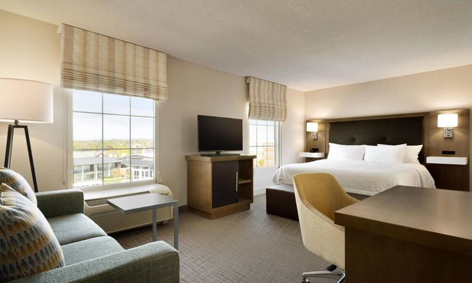 Middletown Hotel | Guest Rated 9/10 at Hampton Inn & Suites Newport/Middletown