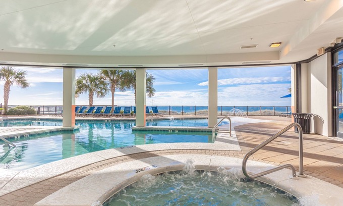 Orange Beach Hotel | Relaxing Hampton Inn & Suites on Gulf Front with Pool
