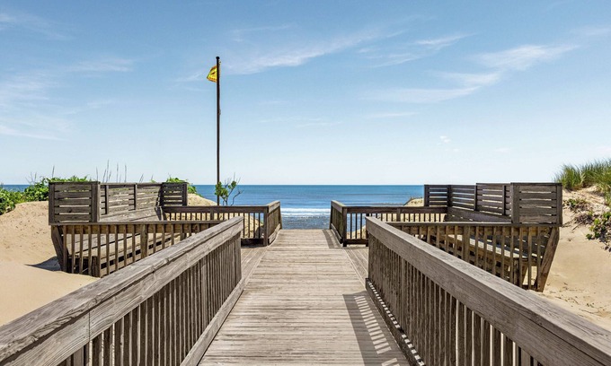 Pine Island Hotel | Discover Hampton Inn & Suites in Beautiful Corolla